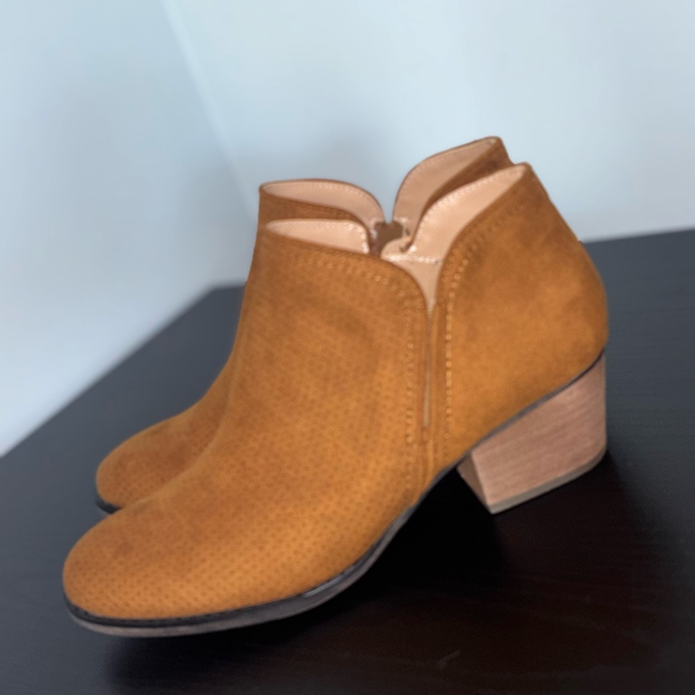 Women's Tan Ankle Boots - Picture 3 of 7